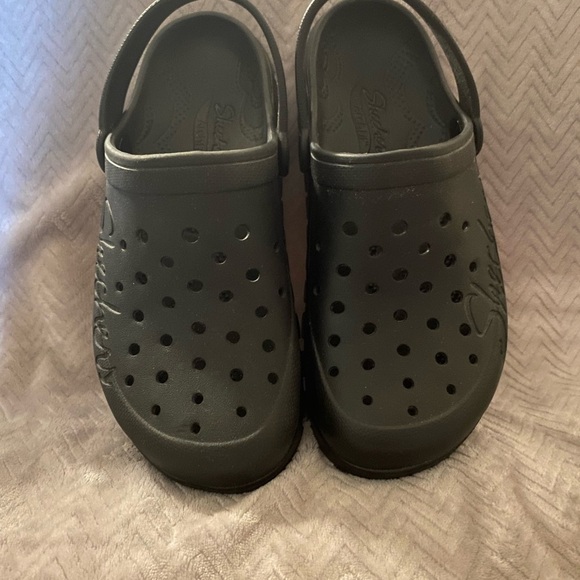 Skechers Black Slip-On Clogs - Picture 2 of 5